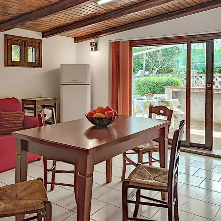 2 Bedroom Beautiful In 度假居