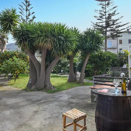 度假居 2 Bedroom Beautiful In Torrenova (Sicily)